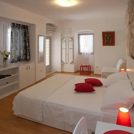 Cubicula Of Studio Apartment *